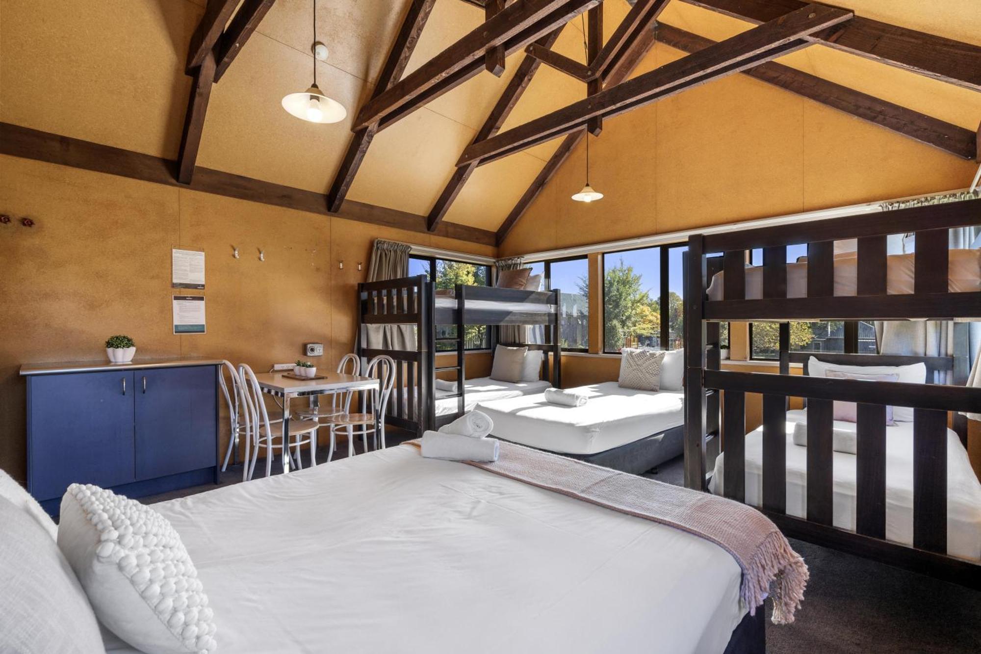 Tasman Holiday Parks - Крайстчерч Екстер'єр фото A typical interior of a villa